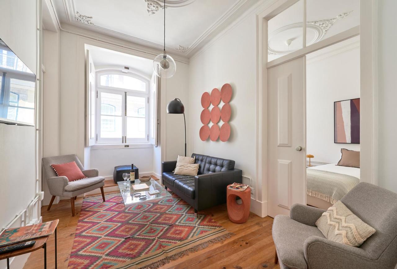 Sunny Pink Street Historical Apt, By Timecooler Lisbon Exterior photo
