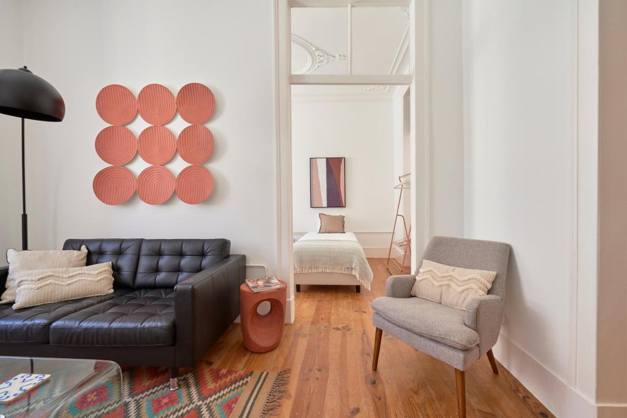 Sunny Pink Street Historical Apt, By Timecooler Lisbon Exterior photo