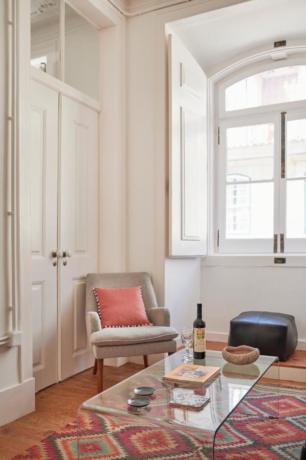 Sunny Pink Street Historical Apt, By Timecooler Lisbon Exterior photo