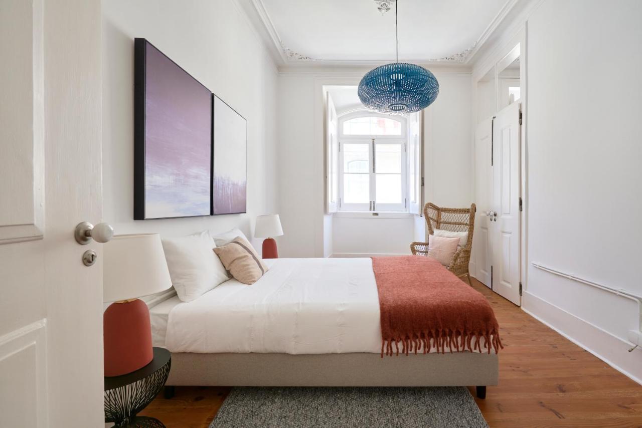 Sunny Pink Street Historical Apt, By Timecooler Lisbon Exterior photo