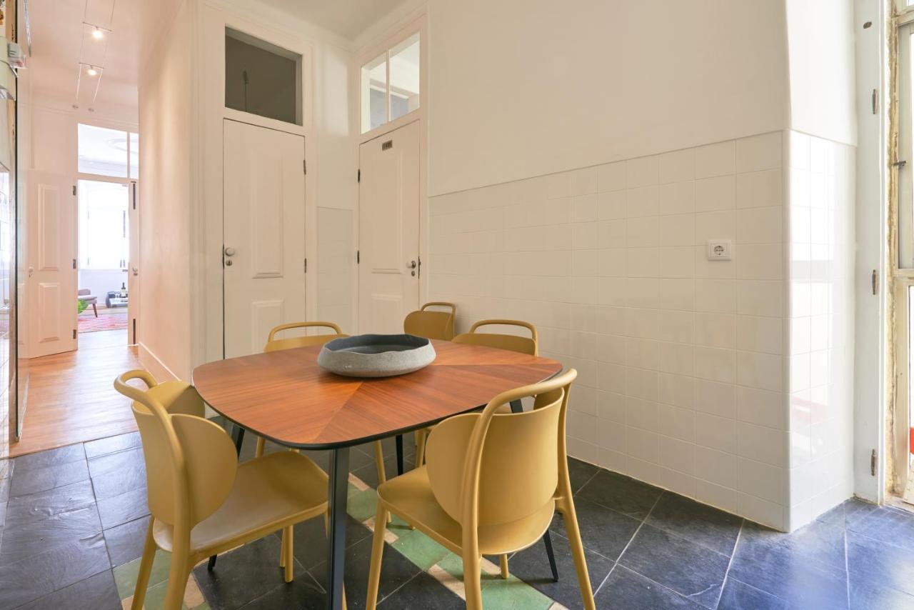 Sunny Pink Street Historical Apt, By Timecooler Lisbon Exterior photo