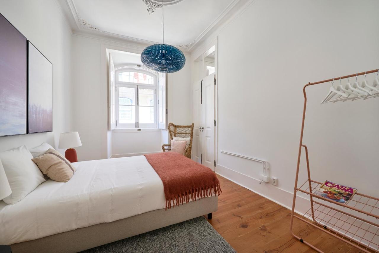 Sunny Pink Street Historical Apt, By Timecooler Lisbon Exterior photo