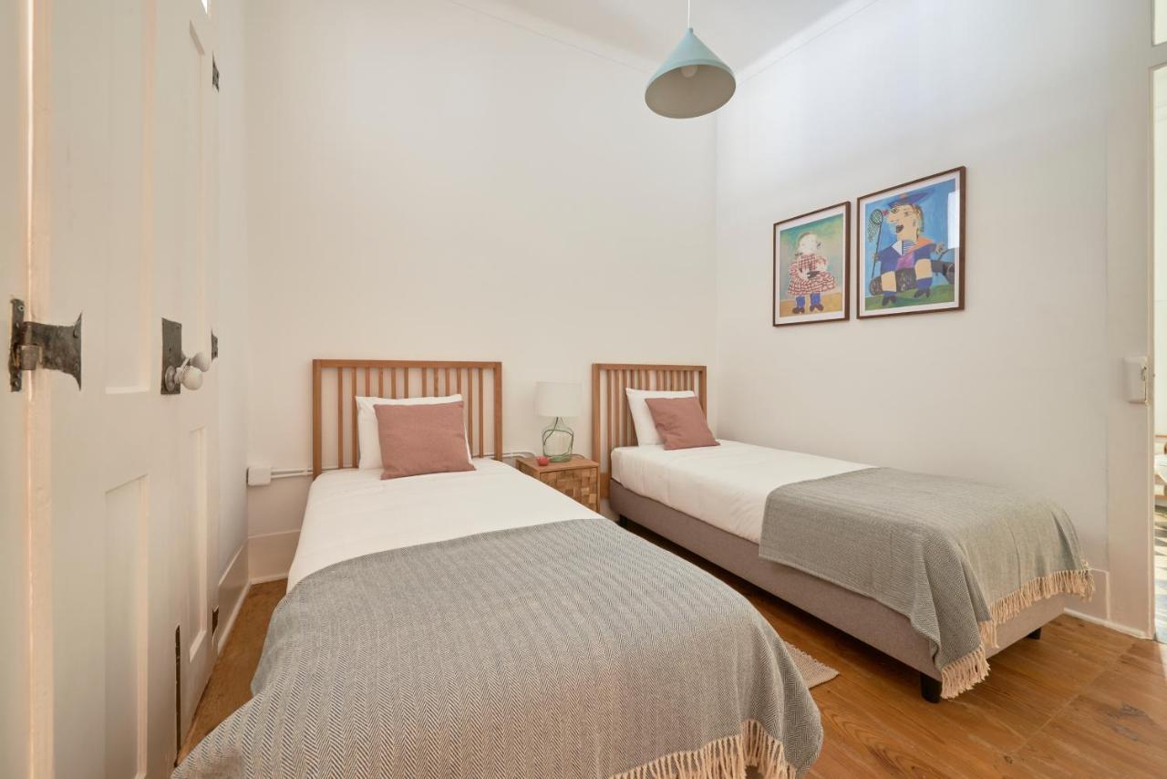 Sunny Pink Street Historical Apt, By Timecooler Lisbon Exterior photo
