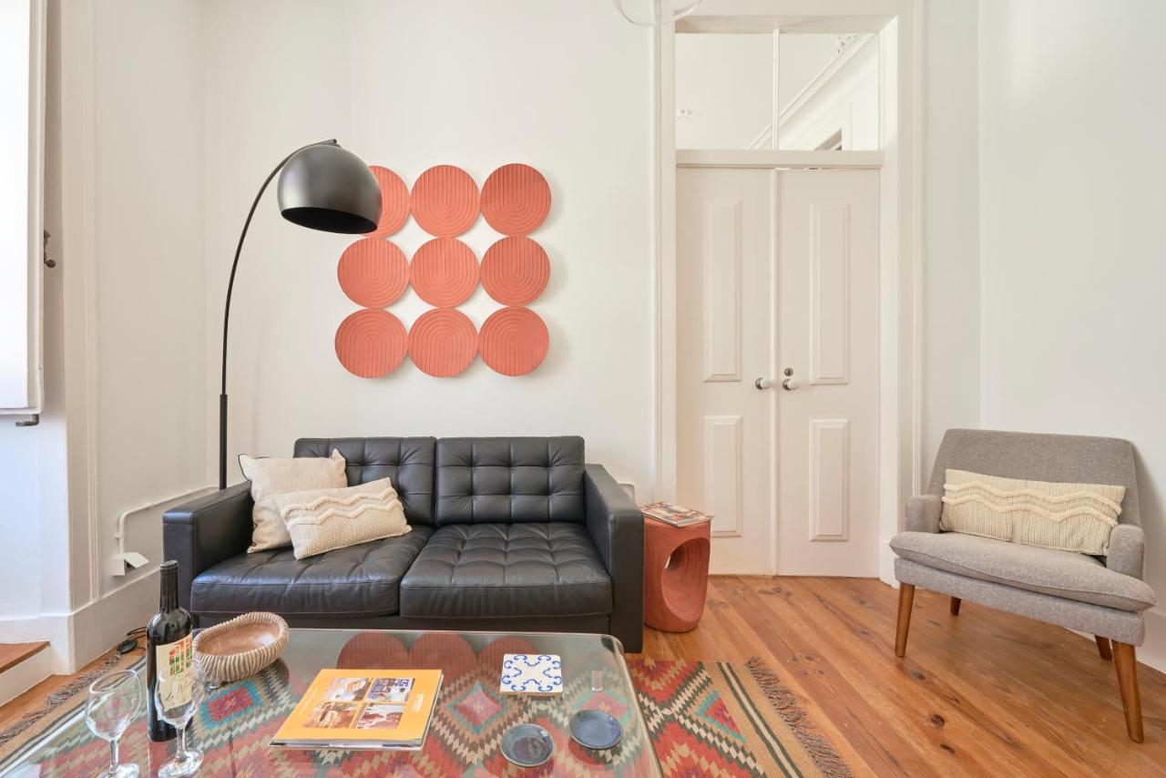 Sunny Pink Street Historical Apt, By Timecooler Lisbon Exterior photo